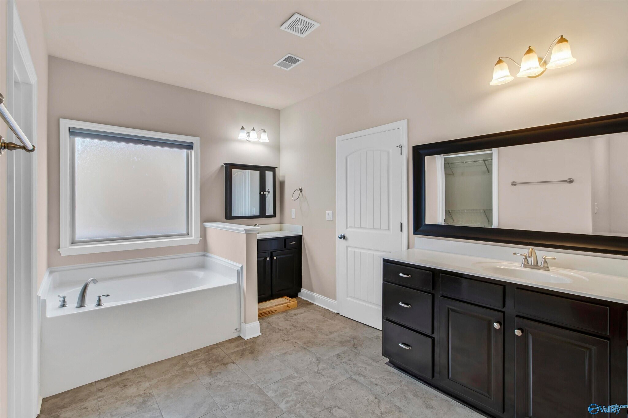 Building Photo - 110 Wolf Creek Trl SW