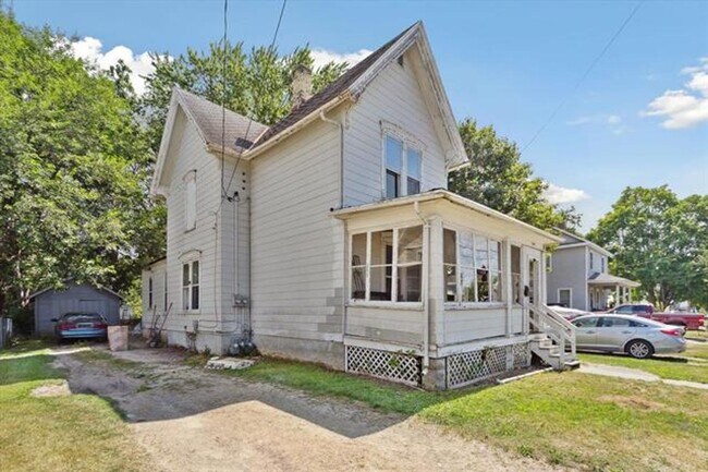 Building Photo - 424 N Pearl St