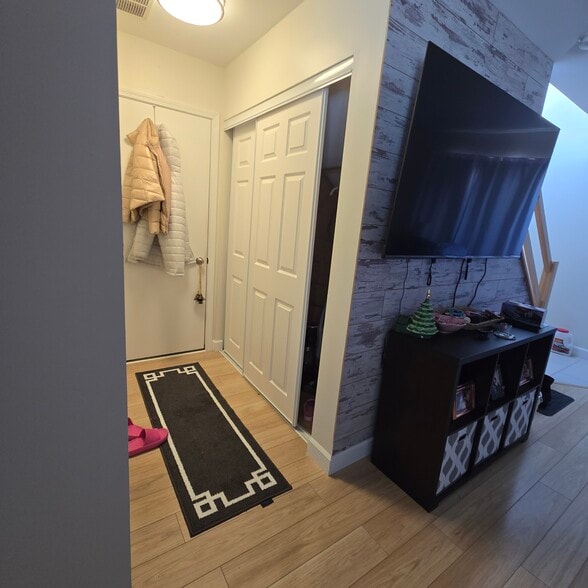 Building Photo - 1643 Dogwood Dr