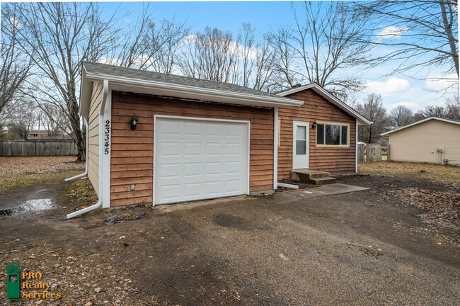 Building Photo - 3 Bedroom House **Half Off May Rent with a...