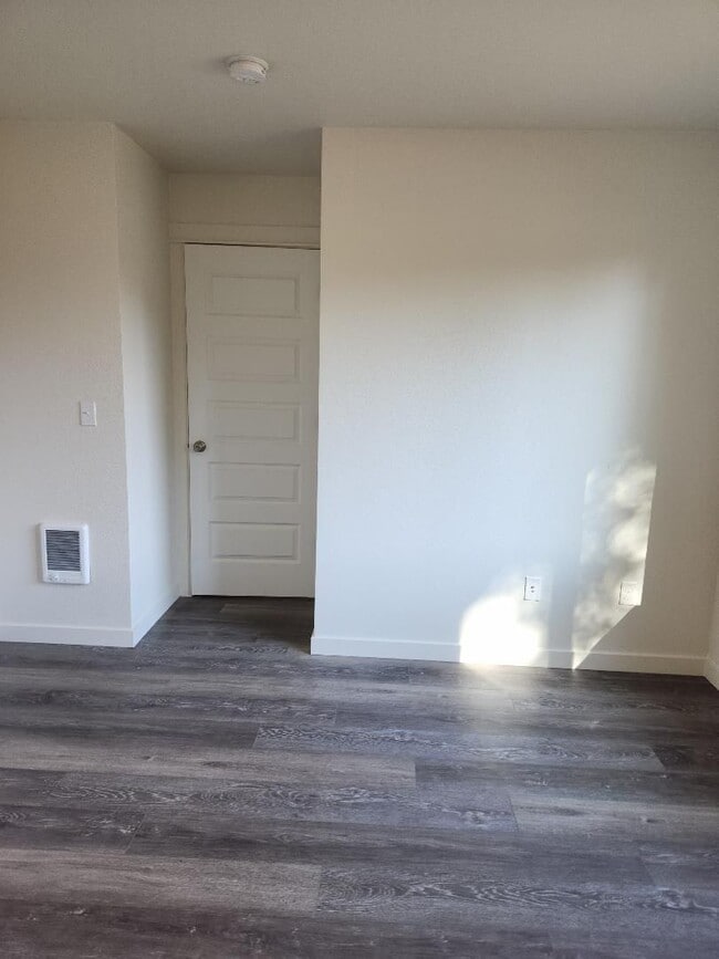 Building Photo - 3bedroom 2bath House