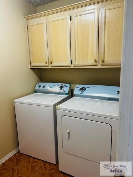 Building Photo - 944 Alta Mesa Blvd