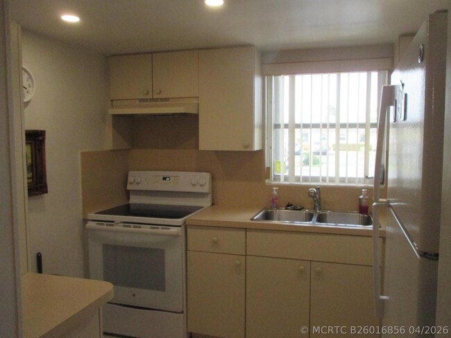 Building Photo - 2951 Ashley Dr W