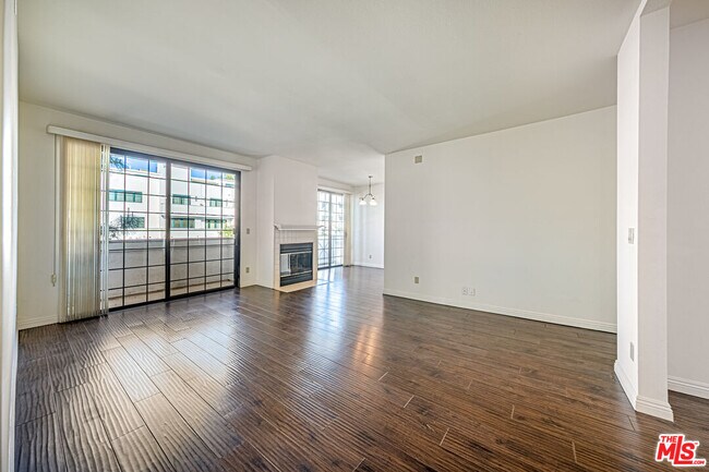 Building Photo - 860 S Lucerne Blvd