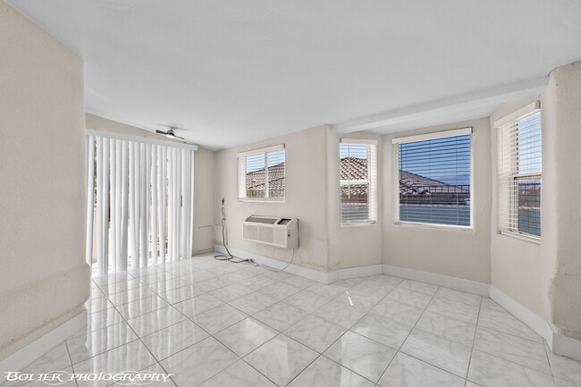 Building Photo - 931 Chaparral Dr