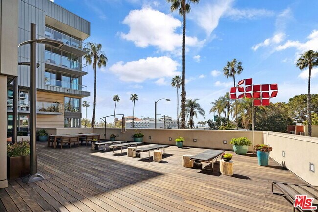 Building Photo - 1755 Ocean Ave