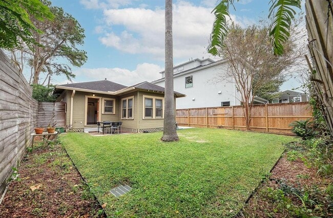 Building Photo - 1301 Bomar St