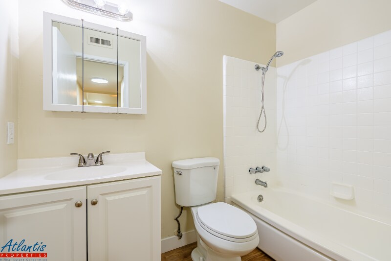 Building Photo - 642 Blythe Ct