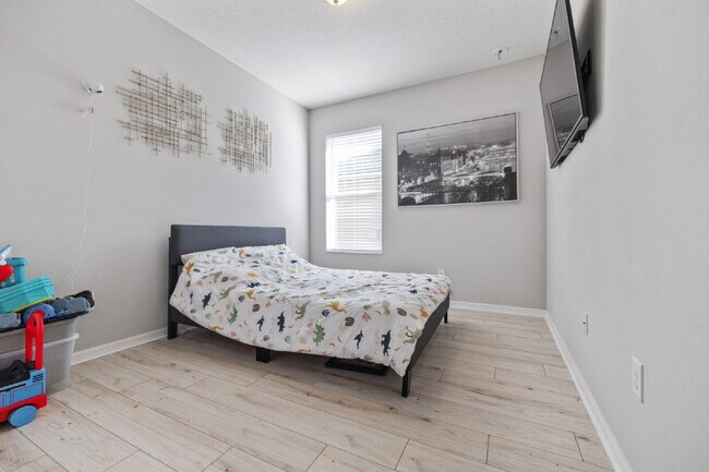 Building Photo - "Charming 3-Bedroom Retreat with Granite T...