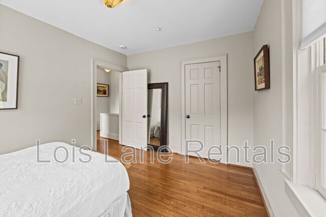 Building Photo - 55 Gadsden St