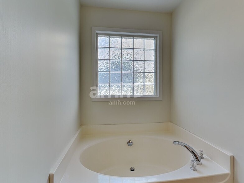 Building Photo - 12424 Winget Rd