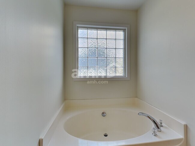 Building Photo - 12424 Winget Rd