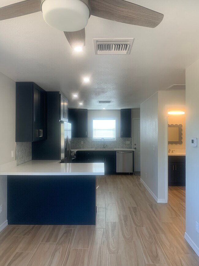 Gourmet kitchen, all new appliances - 8317 E Scarlet