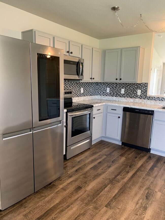Building Photo - Newer 4bed/2bath home near ASU and NEA Hos...