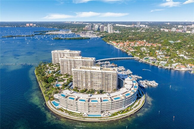 Building Photo - 5 Grove Isle Dr