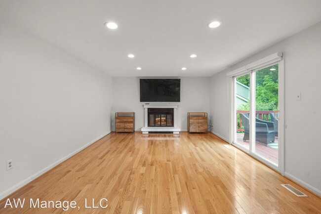 Building Photo - 4 br, 3.5 bath House - 14817 Soft Wind Dr