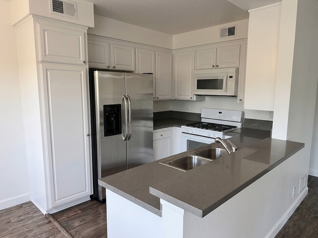 Building Photo - 268 Santa Anita Ave
