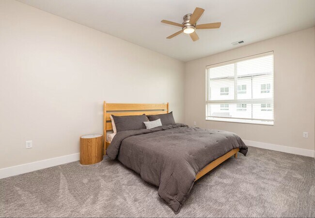 Building Photo - Vervain 1 Bedroom + Den A