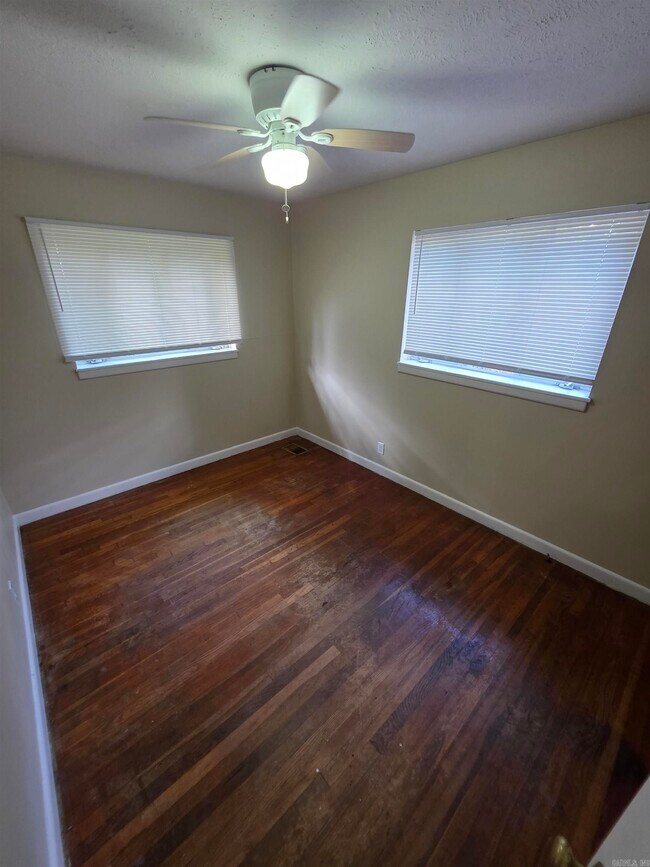 Building Photo - 89 Broadmoor Dr