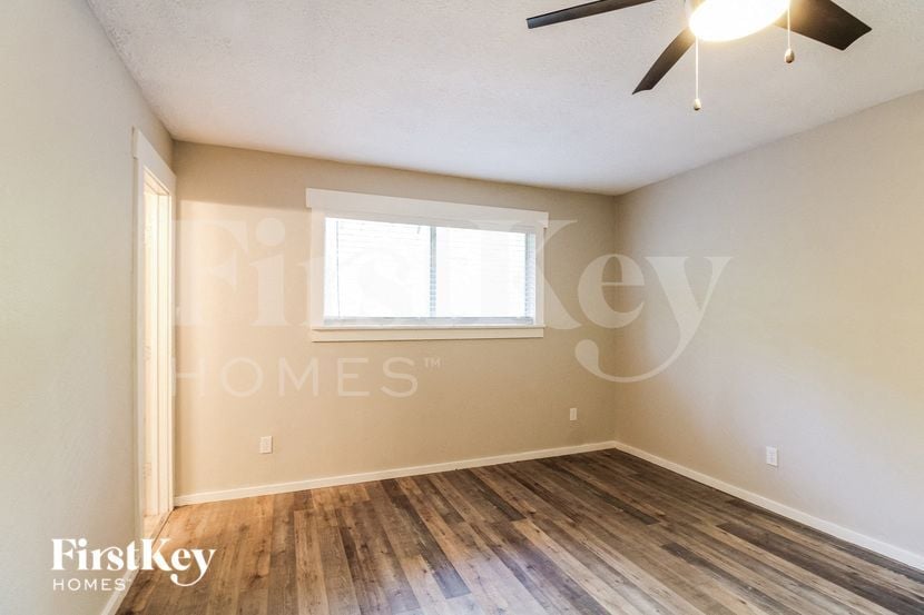 Building Photo - 2618 N Woodloch St