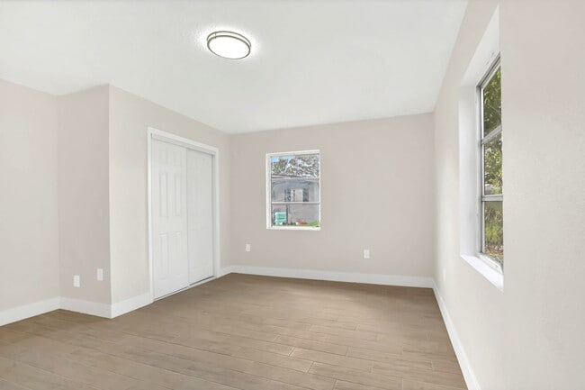 Building Photo - 1516 Zinnia Dr