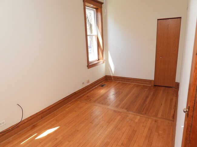 Building Photo - 5119 W Pensacola Ave