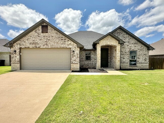 Primary Photo - Available Now! Beautiful Home in Lindsey C...