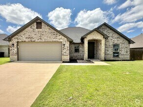 Building Photo - Available Now! Beautiful Home in Lindsey C...