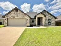 Building Photo - Available Now! Beautiful Home in Lindsey C...