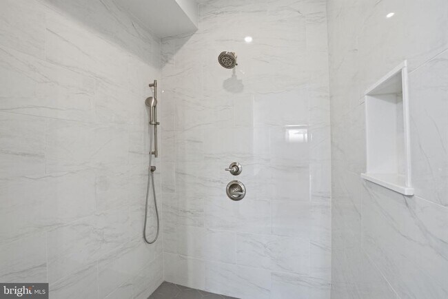 Building Photo - 222 Hermitage St