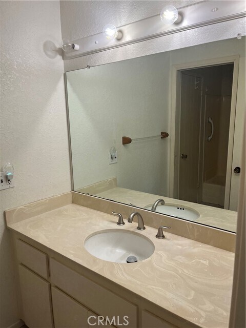 Building Photo - 42 Candlewood Way