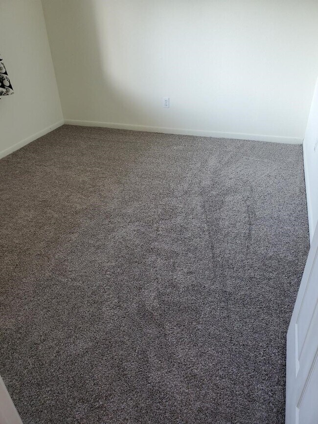 Building Photo - 7211 N Hearthstone Green Dr