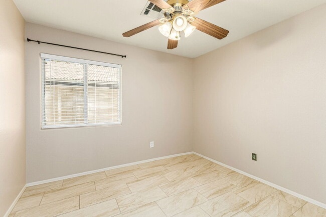 Building Photo - 9438 W Monroe St