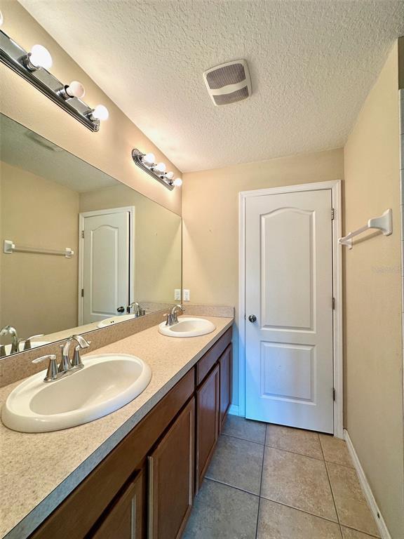 Building Photo - 4057 Winding Vine Dr