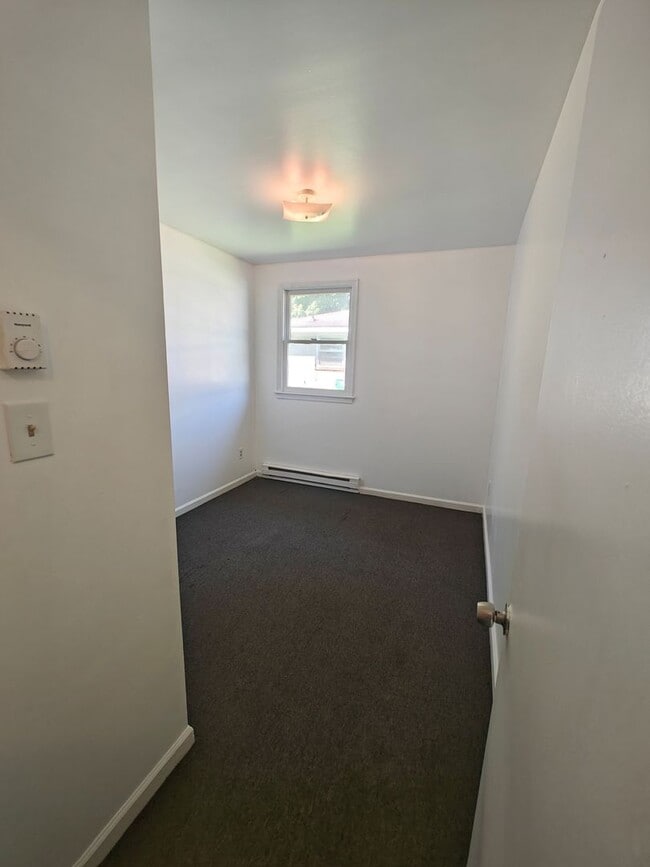 Building Photo - 2 bedroom home