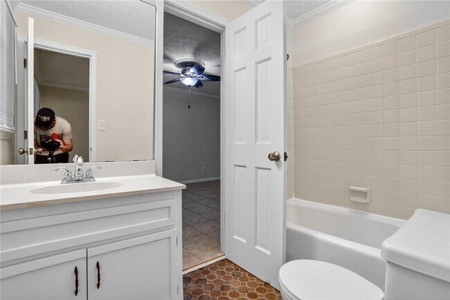 Building Photo - 2817 Thornridge Dr
