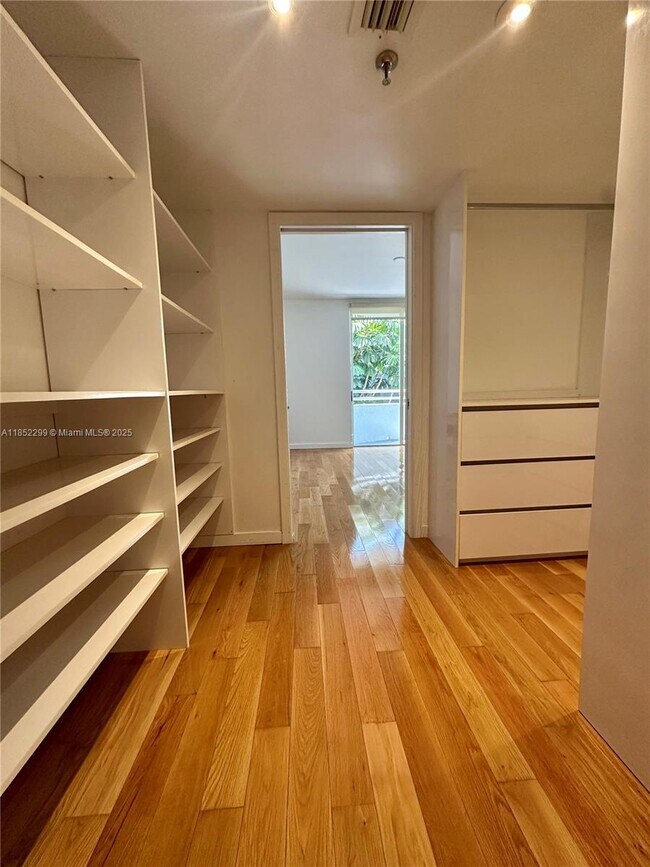 Building Photo - 9156 Collins Ave