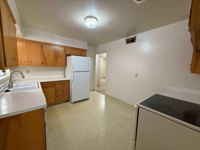 Building Photo - Great River Park 2 Bedroom