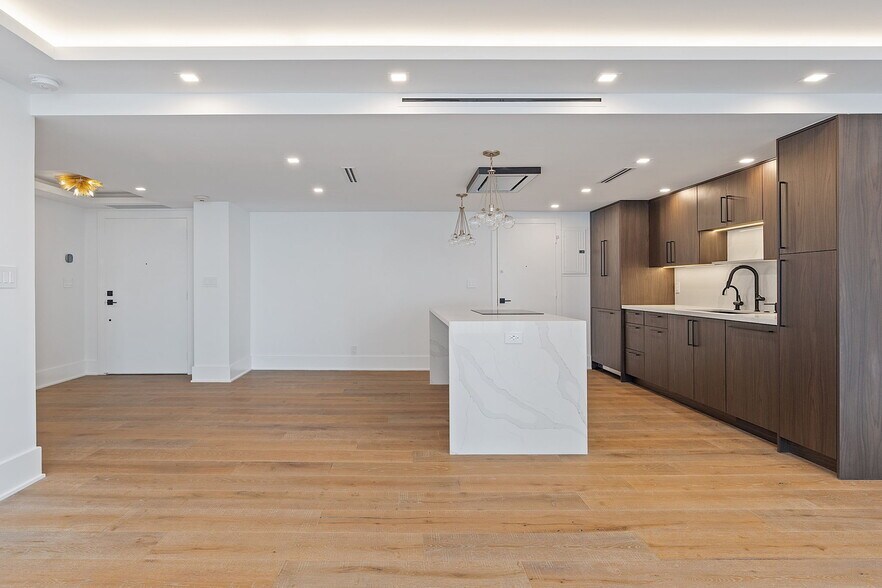 Building Photo - 4020 Galt Ocean Dr