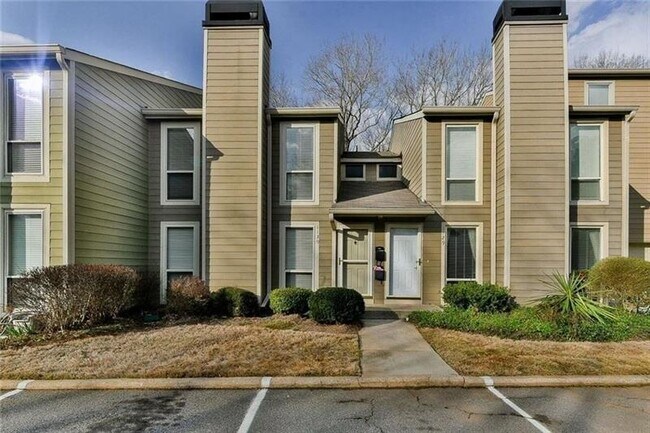 Primary Photo - 1130 Riverbend Club Dr SE
