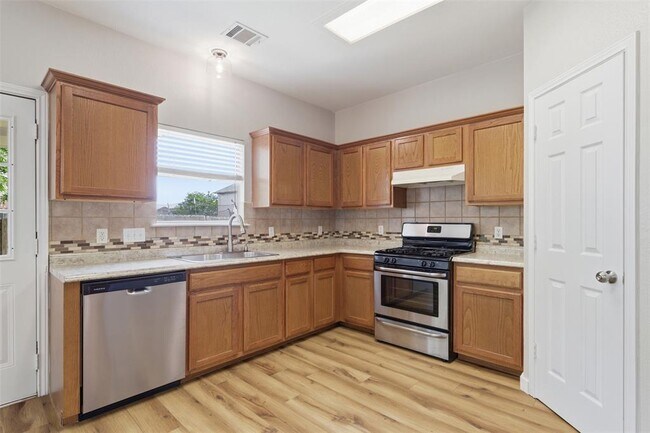 Building Photo - 3901 Whitey Ford Way