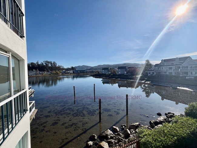 Building Photo - Bright Shelter Bay Condo with Water Views!