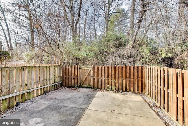 Building Photo - 20210 Maple Leaf Ct