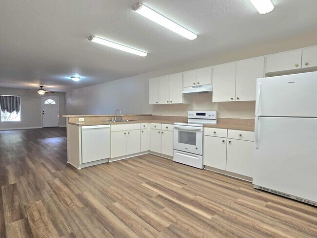 Building Photo - Beautifully Updated Home in Central Bartow...