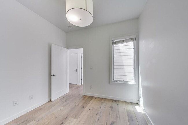 Building Photo - 1375 Minna St