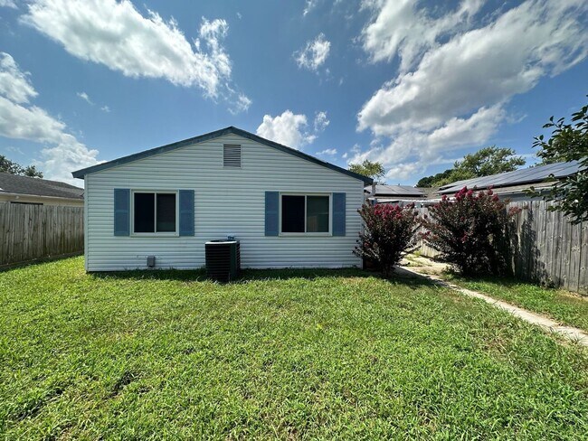 Building Photo - 1788 Solar Ln
