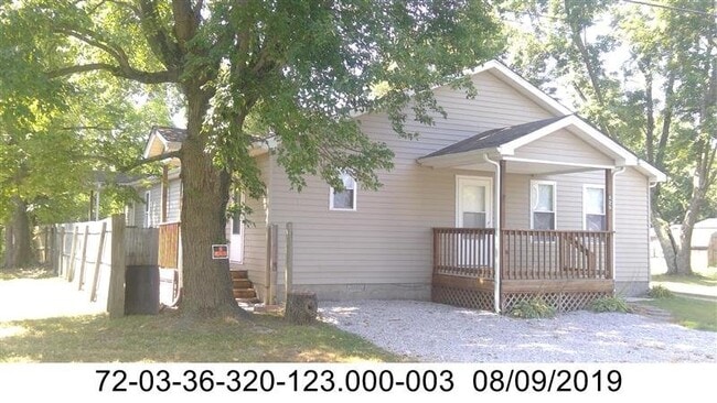 Building Photo - 527 W Cherry St