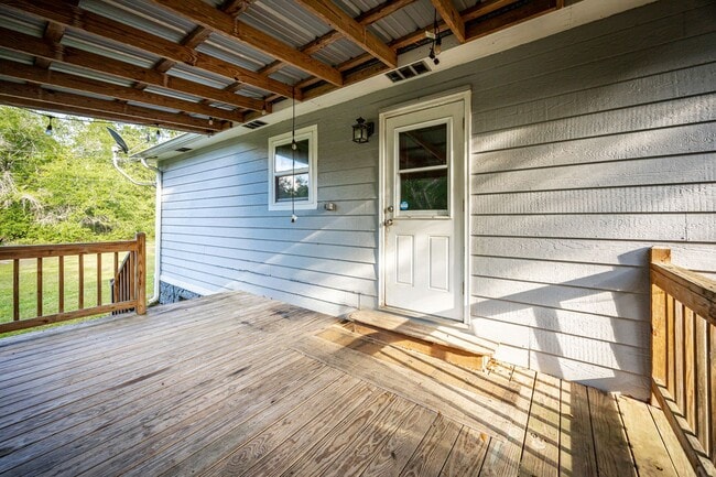 Building Photo - Peaceful Country Living on 2.4 Acres in Saucier