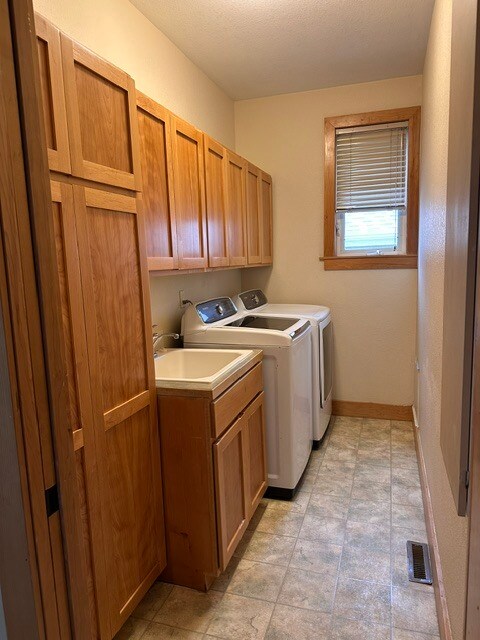 Building Photo - 2851 Des Moines Dr