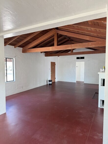 Building Photo - 1225 S Maple Ave